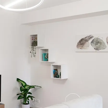 Sunflower -the House Of Travelers Apartment Como